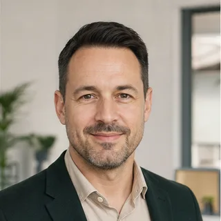 Tóth Balázs, fiktív ügyfélpersona